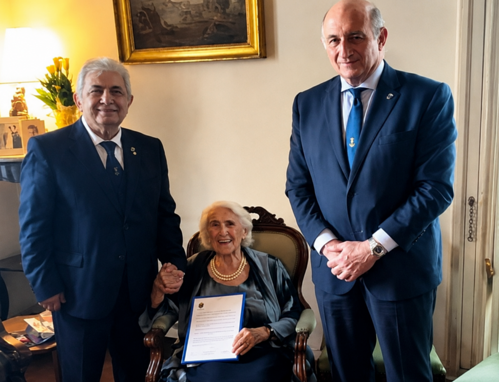 Donna Guglielmina Rizzo durante la consegna del riconoscimento